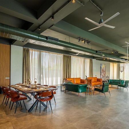 Stayvista'S Anantam - Luxury 4Br Villa With Huge Swimming Pool In Delhi Nueva Delhi Exterior foto