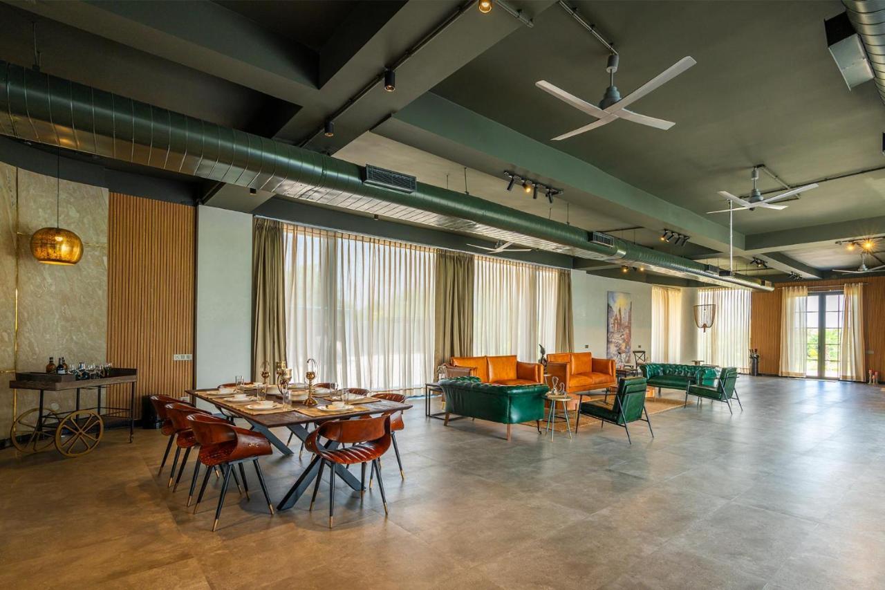 Stayvista'S Anantam - Luxury 4Br Villa With Huge Swimming Pool In Delhi Nueva Delhi Exterior foto