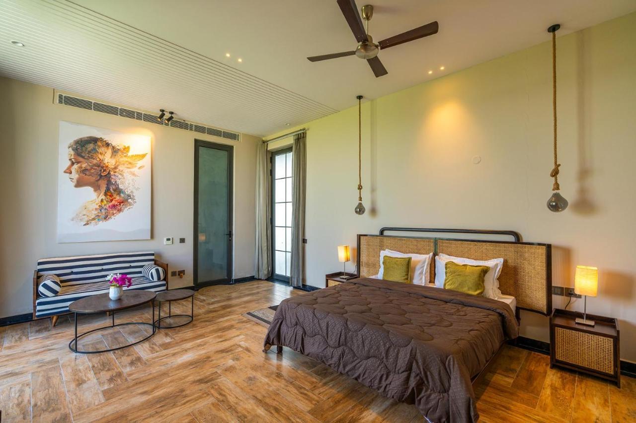 Stayvista'S Anantam - Luxury 4Br Villa With Huge Swimming Pool In Delhi Nueva Delhi Exterior foto