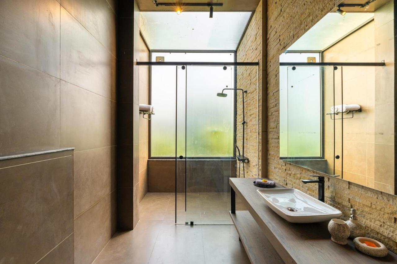 Stayvista'S Anantam - Luxury 4Br Villa With Huge Swimming Pool In Delhi Nueva Delhi Exterior foto
