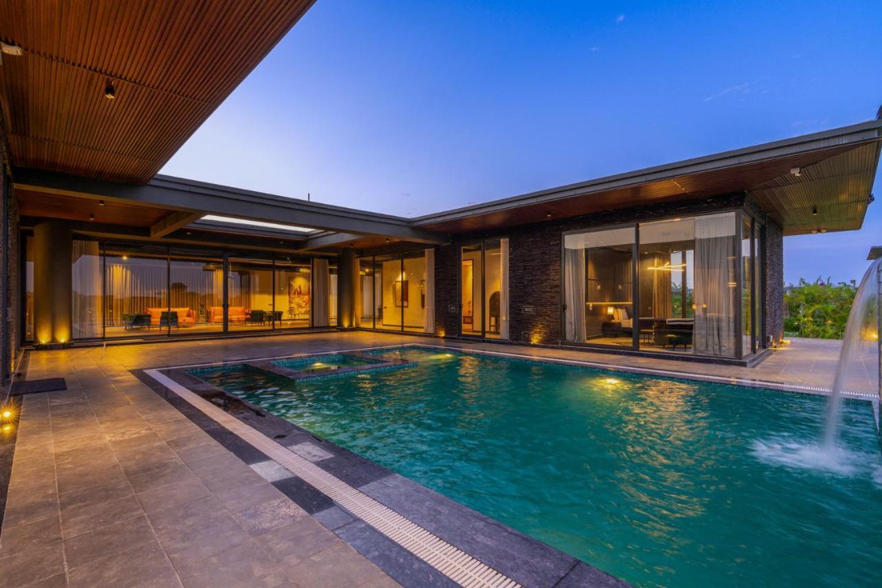 Stayvista'S Anantam - Luxury 4Br Villa With Huge Swimming Pool In Delhi Nueva Delhi Exterior foto