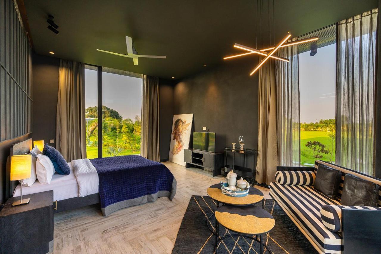 Stayvista'S Anantam - Luxury 4Br Villa With Huge Swimming Pool In Delhi Nueva Delhi Exterior foto