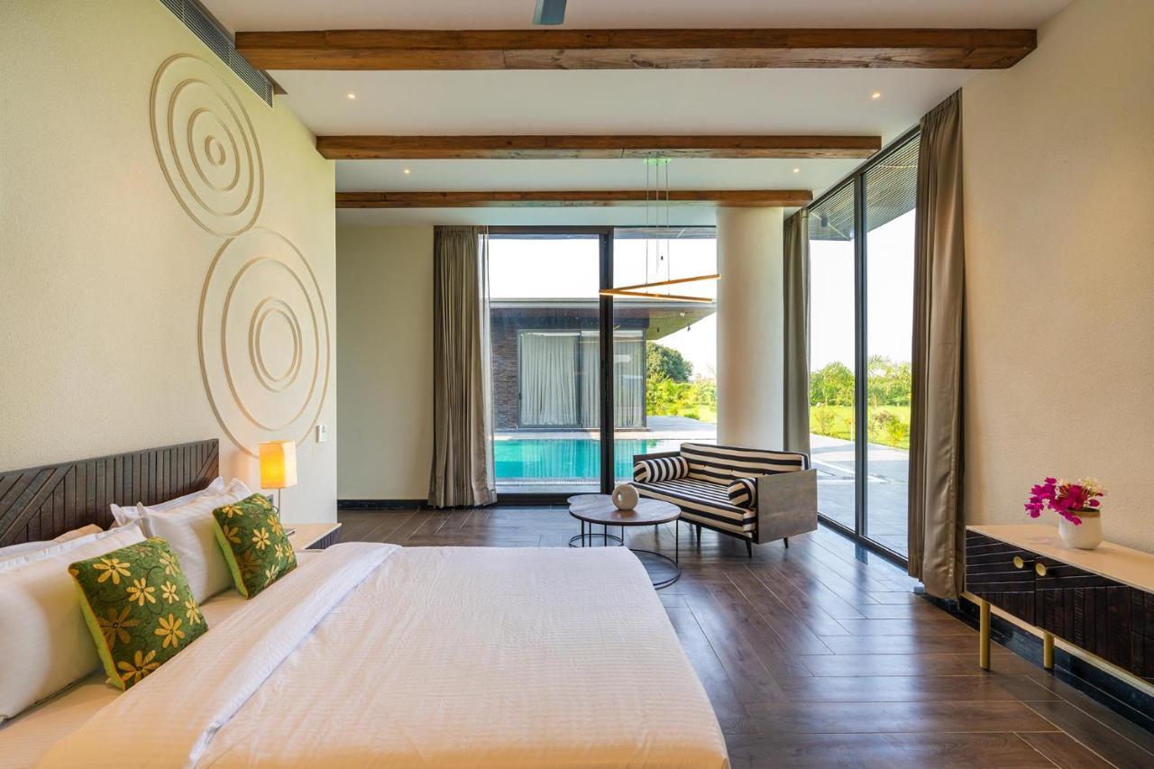 Stayvista'S Anantam - Luxury 4Br Villa With Huge Swimming Pool In Delhi Nueva Delhi Exterior foto