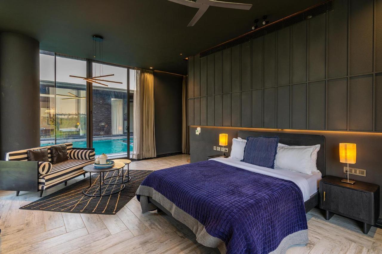 Stayvista'S Anantam - Luxury 4Br Villa With Huge Swimming Pool In Delhi Nueva Delhi Exterior foto