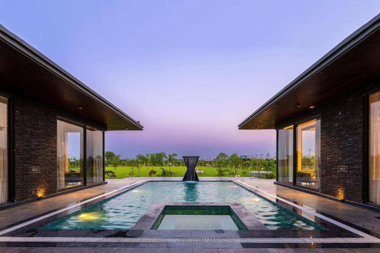 Stayvista'S Anantam - Luxury 4Br Villa With Huge Swimming Pool In Delhi Nueva Delhi Exterior foto